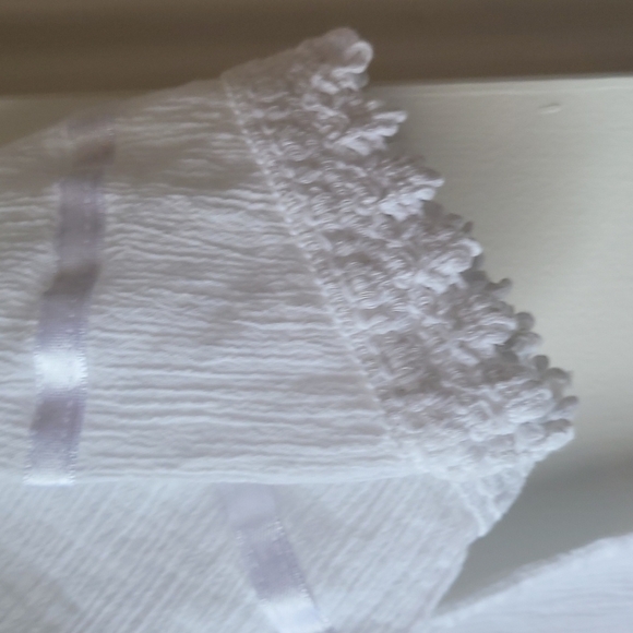 Boho Chic White Lace and Embroidered Top From Greece - Picture 4 of 16